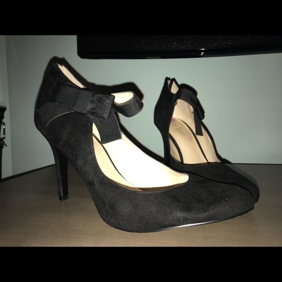 Black Heels with bow - Picture 1 of 5